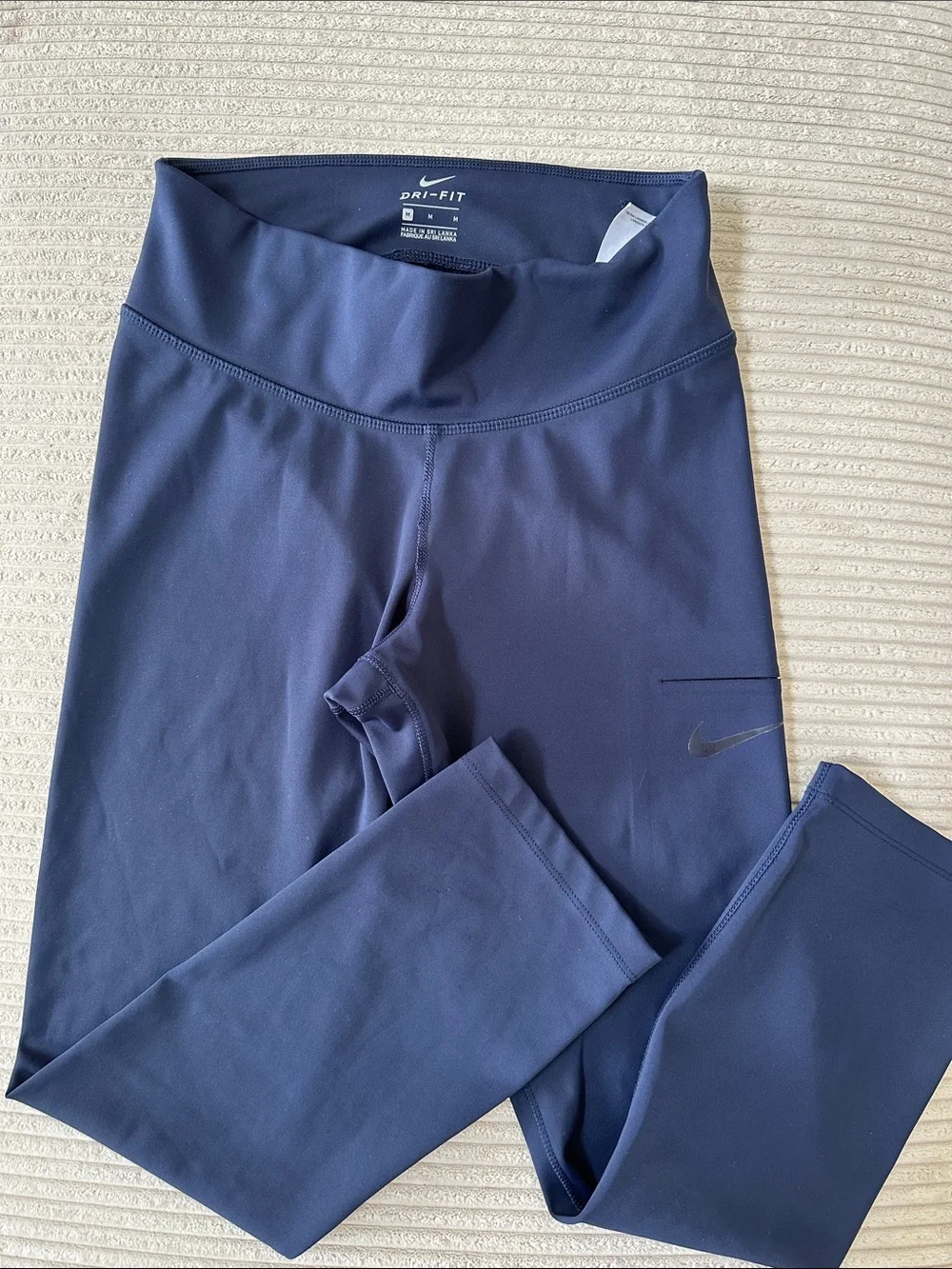 Nike Women’s Navy Blue Dri-FIT Cropped Leggings With Single Side Pocket Size M